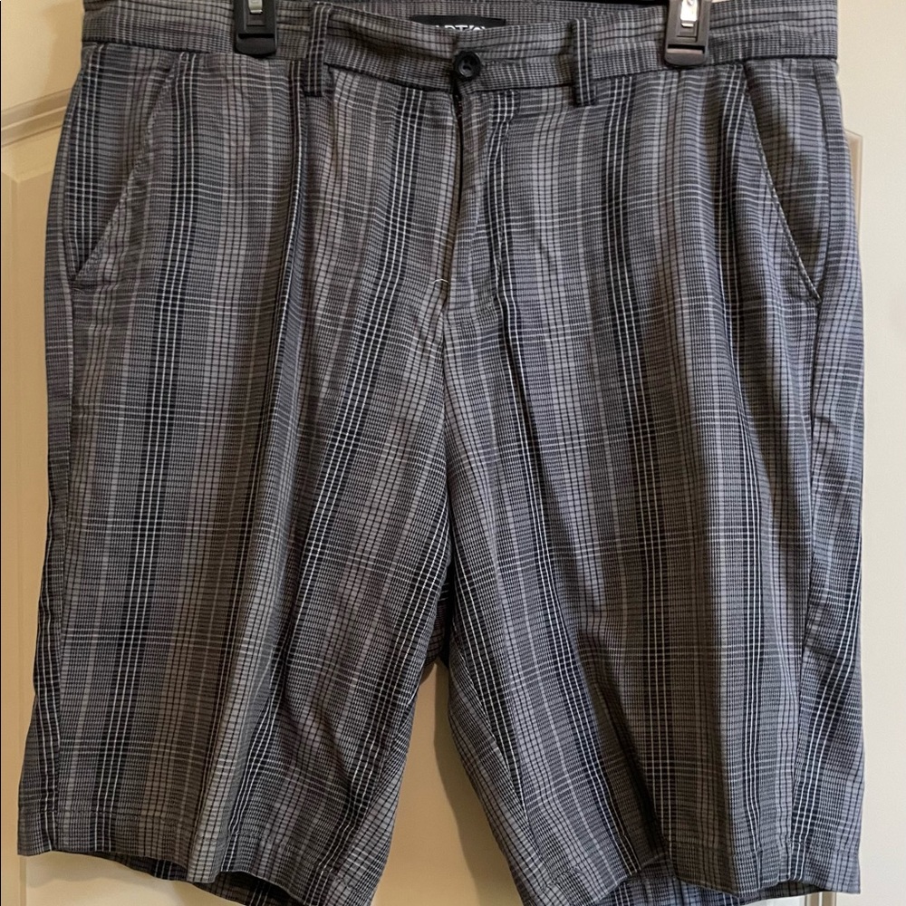 Men’s Apt 9 Gray/Black Shorts